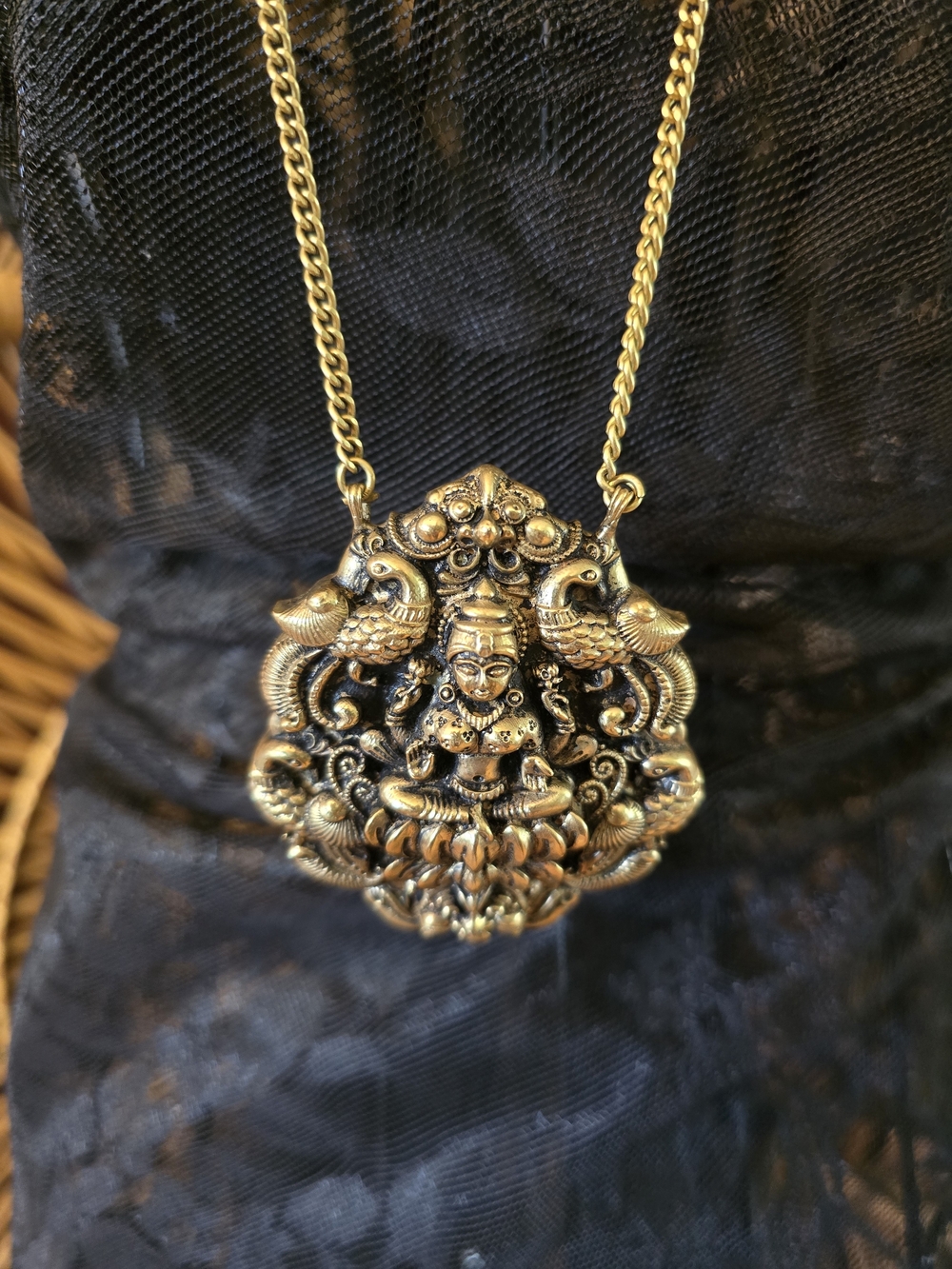 🦚 Antique Goddess Pendant Necklace - Women's Statement Jewelry - Picture 4 of 9